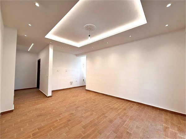 Vlore, shitet apartament 2+1+Ballkon Kati 2, 106 m² 180.000 € (Murat Terbaci)
