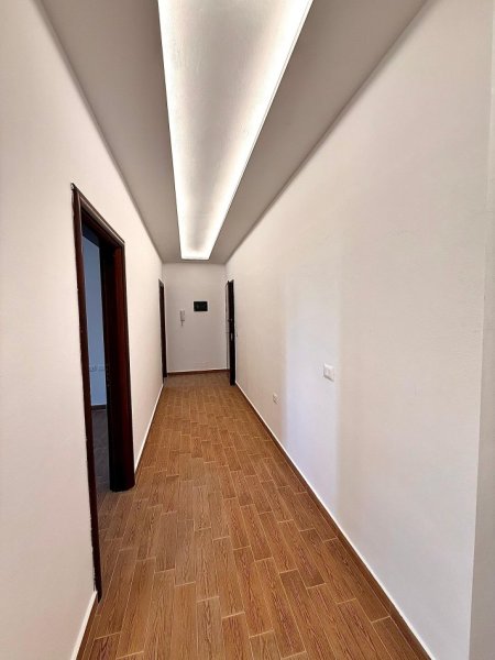 Vlore, shitet apartament 2+1+Ballkon Kati 2, 106 m² 180.000 € (Murat Terbaci)