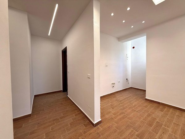 Vlore, shitet apartament 2+1+Ballkon Kati 2, 106 m² 180.000 € (Murat Terbaci)