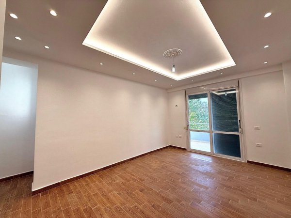Vlore, shitet apartament 2+1+Ballkon Kati 2, 106 m² 180.000 € (Murat Terbaci)
