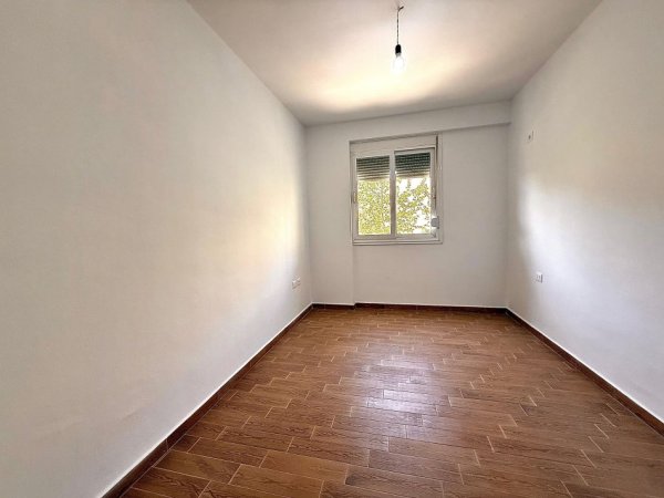 Vlore, shitet apartament 2+1+Ballkon Kati 2, 106 m² 180.000 € (Murat Terbaci)