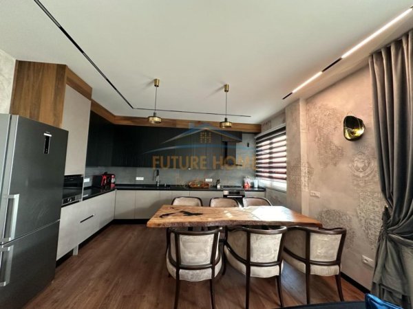Tirane, jepet me qera apartament 2+1 Kati 4, 1.500 € (Rruga e kavajes)