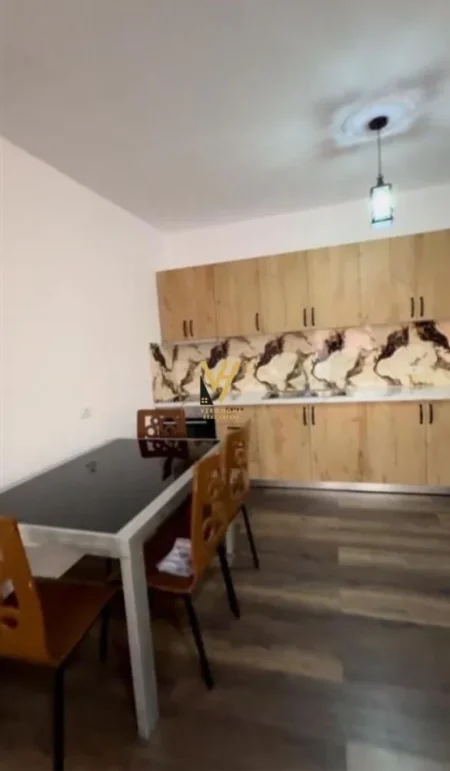 Tirane, jepet me qera apartament 2+1+Ballkon Kati 4, 87 m² 450 € (SHKOZE)