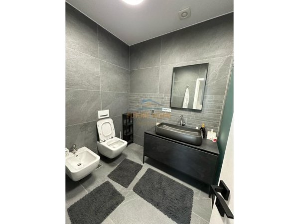 Tirane, jepet me qera apartament 2+1 Kati 4, 1.500 € (Rruga e kavajes)