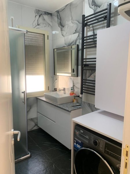 Vlore, jepet me qera apartament 2+1+Aneks+Ballkon Kati 4, 100 m² 750 € (Murat Terbaci)