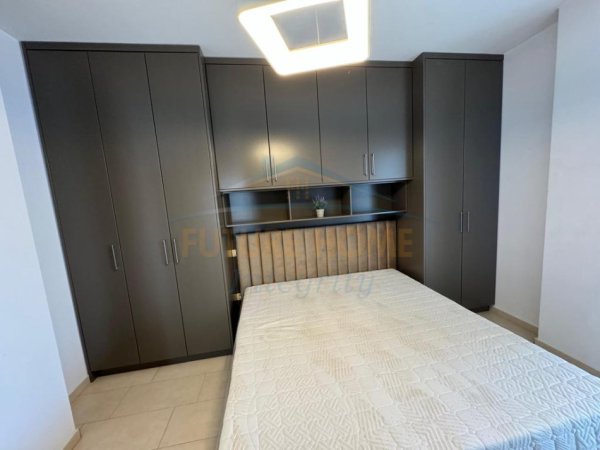 Tirane, jepet me qera apartament 3+1+2 Kati 6, 120 m² 600 € (Unaza e Re)