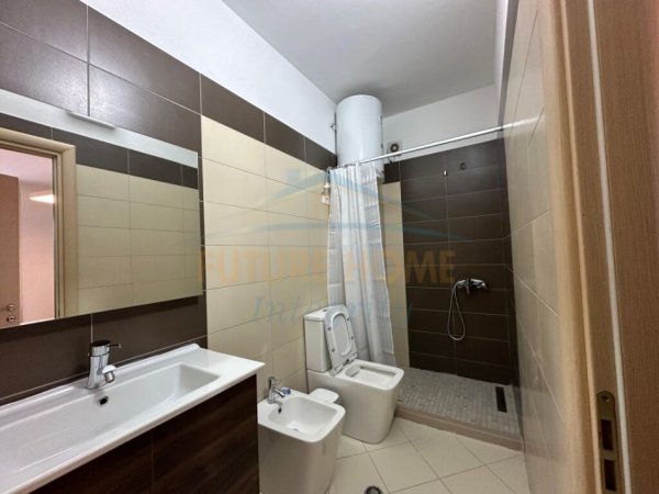 Tirane, jepet me qera apartament 3+1+2 Kati 6, 120 m² 600 € (Unaza e Re)