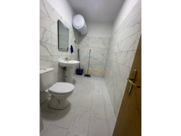 Tirane, jepet me qera dyqan Kati 0, 33 m² 350 € (RRUGA E ELBASANIT)