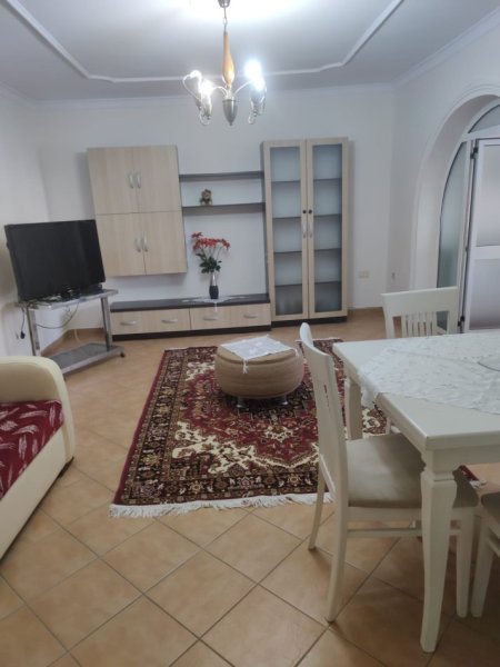 Tirane, jepet me qera apartament 3+1+Ballkon Kati 4, 130 m² 600 € (Stadiumi Dinami)