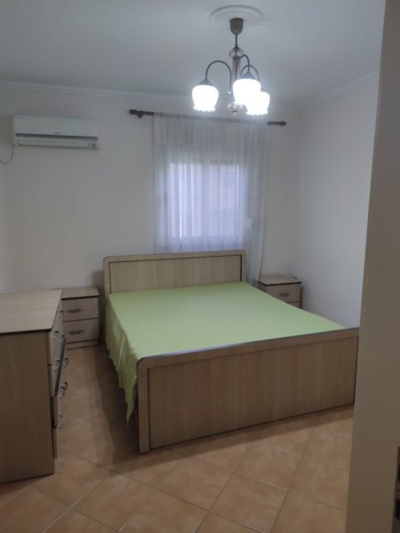 Tirane, jepet me qera apartament 3+1+Ballkon Kati 4, 130 m² 600 € (Stadiumi Dinami)