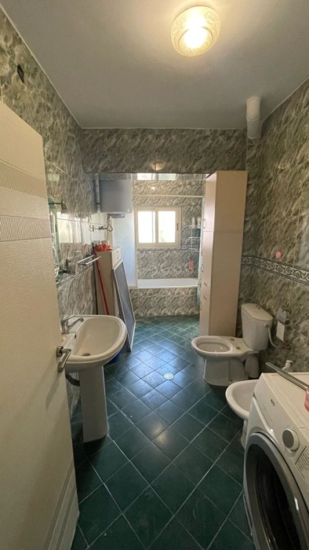 Tirane, jepet me qera apartament 3+1+Ballkon Kati 4, 130 m² 600 € (Stadiumi Dinami)