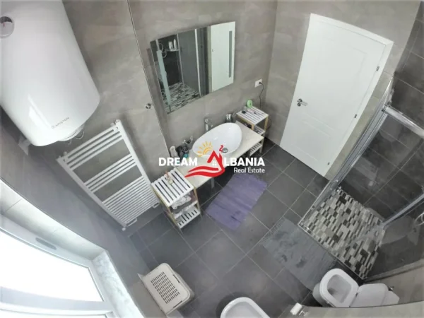 Tirane, jepet me qera apartament 2+1+Ballkon Kati 2, 90 m² 480 € (Ne Sauk, prane Senatoriumit - ID 42214236)