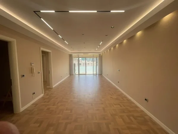 AMBIENT ZYRE ME QIRA PRANE RTSH  1700 euro