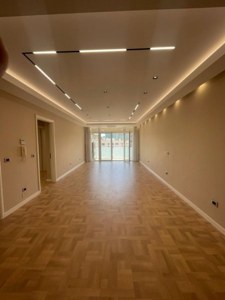 AMBIENT ZYRE ME QIRA PRANE RTSH  1700 euro