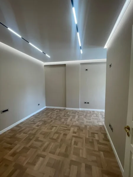 AMBIENT ZYRE ME QIRA PRANE RTSH  1700 euro