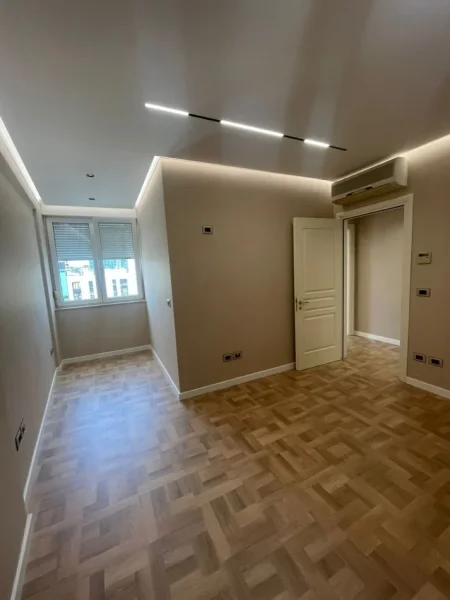 AMBIENT ZYRE ME QIRA PRANE RTSH  1700 euro