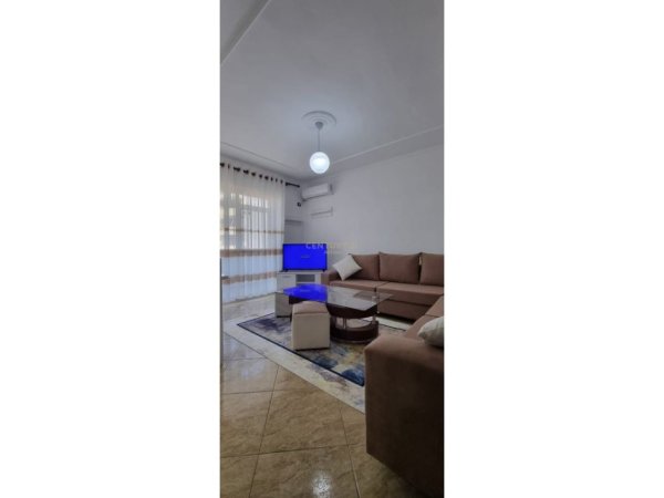Tirane, jepet me qera apartament 2+1 Kati 4, 55 m² 550 € (RRUGA E DIBRES!)