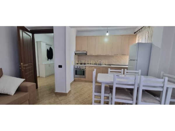 Tirane, jepet me qera apartament 2+1 Kati 4, 55 m² 550 € (RRUGA E DIBRES!)
