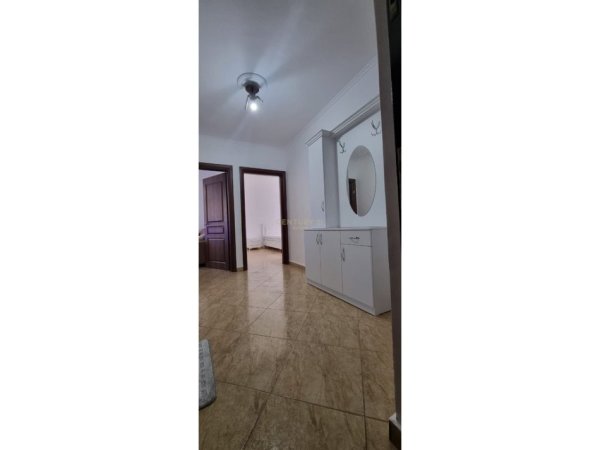 Tirane, jepet me qera apartament 2+1 Kati 4, 55 m² 550 € (RRUGA E DIBRES!)