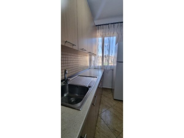 Tirane, jepet me qera apartament 2+1 Kati 4, 55 m² 550 € (RRUGA E DIBRES!)