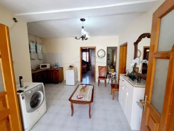 Kavaje, shitet shtepi 1 Katshe , 188 m² 80.000 € (Shetitorja Josif Budo)