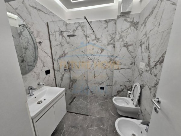 Tirane, jepet me qera apartament 2+1 Kati 1, 132 m² 1.500 € (TEG)