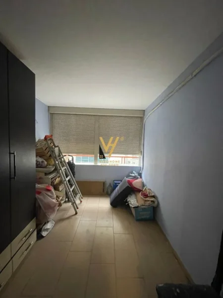 Tirane, jepet me qera apartament 3+1+Ballkon Kati 5, 120 m² 750 € (ALI DEMI)