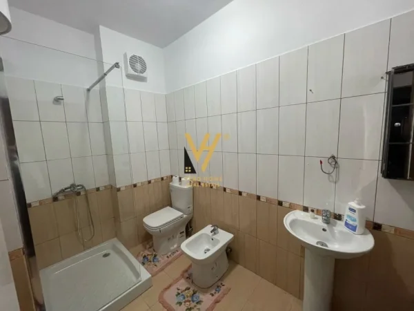 Tirane, jepet me qera apartament 3+1+Ballkon Kati 5, 120 m² 750 € (ALI DEMI)