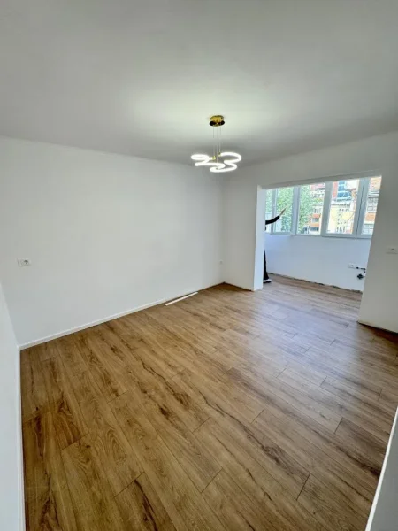 Tirane, shitet apartament 2+1+Ballkon Kati 4, 64 m² 169.000 € (Rruga e Kavajes)