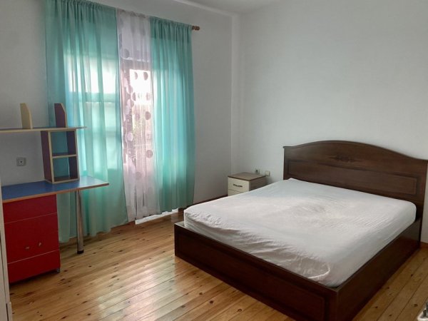 Tirane, jepet me qera apartament 2+1 , 110 m² 400 € (Rruga e Elbasanit)