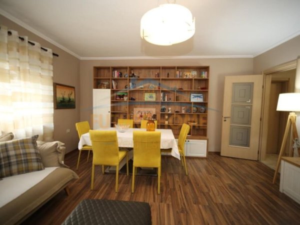 Tirane, jepet me qera apartament 2+1 Kati 2, 80 m² 700 € (Pazari i ri)