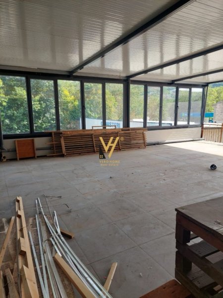 Tirane, jepet me qera zyre Kati 1, 300 m² 1.500 € (YZBERISHT)