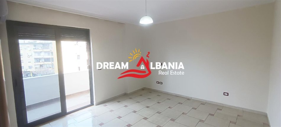 Tirane, jepet me qera zyre Kati 4, 132 m² 1.000 € (Prane Rruges se Kavajes - ID 42611249)
