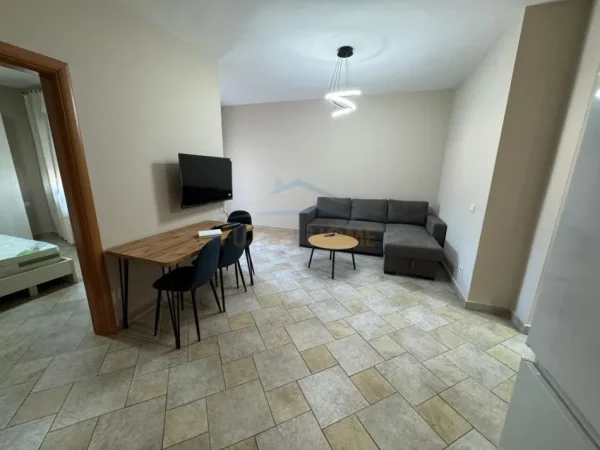 Tirane, jepet me qera apartament 1+1 Kati 15, 65 m² 650 € (Qera, Apartament 1+1, Qendër , Tiranë.)