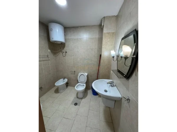 Tirane, jepet me qera apartament 1+1 Kati 15, 65 m² 650 € (Qera, Apartament 1+1, Qendër , Tiranë.)