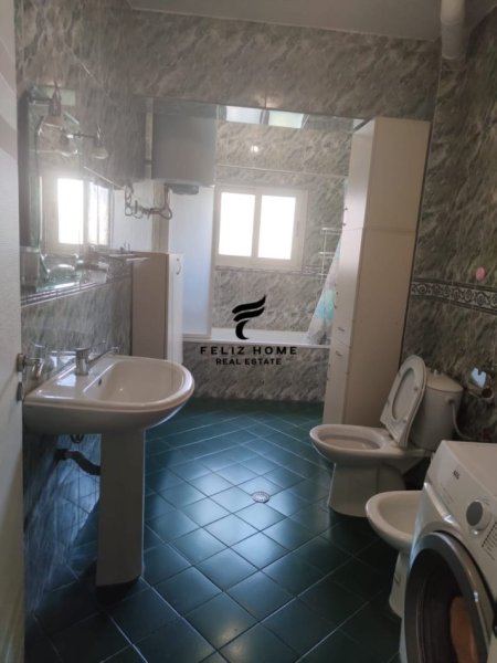 Tirane, jepet me qera apartament 2+1 Kati 3, 131 m² 600 € (STADIUMI DINAMO)