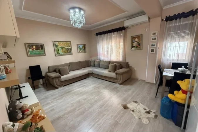 Tirane, jepet me qera apartament 1+1+Aneks+Ballkon Kati 5, 60 m² 550 € (Myslym Shyri)
