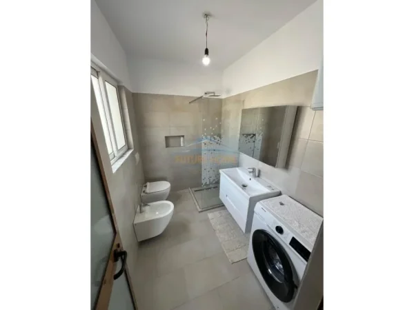 Tirane, jepet me qera apartament 1+1 Kati 7, 60 m² 550 € (Rruga e Kavajes)