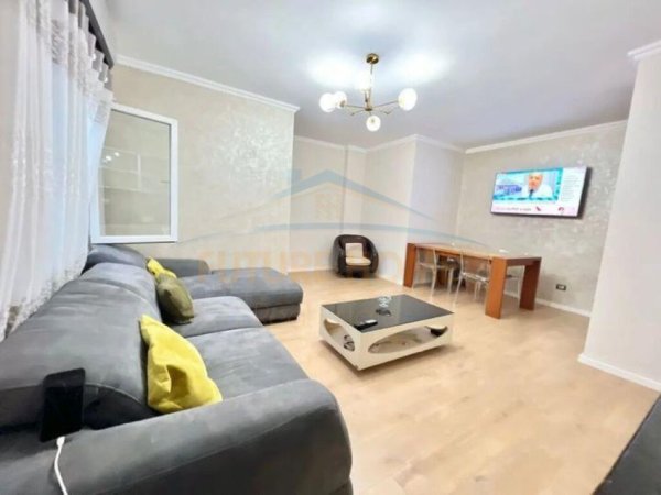 Tirane, shitet apartament 2+1+Ballkon Kati 6, 96 m² 200.000 € (21 Djetori)