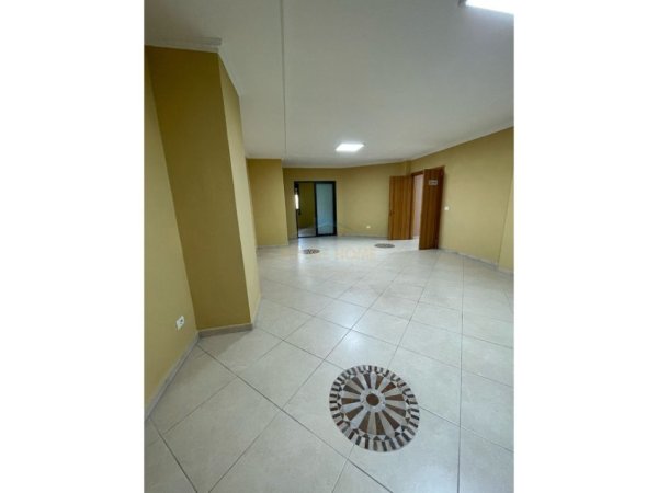 Tirane, jepet me qera apartament 2+1 Kati 3, 153 m² 1.100 € (Rruga e Durrsit)