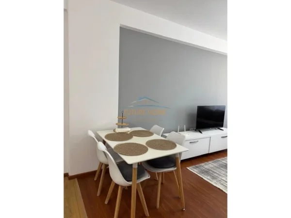 Tirane, jepet me qera apartament 2+1 Kati 8, 80 m² 600 € (Ish Parku Autobuzave)