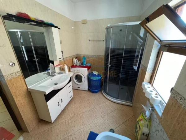 Tirane, shitet Vile 3 Katshe Kati 1, 361 m² 400.000 € (Rruga Siri Kodra)