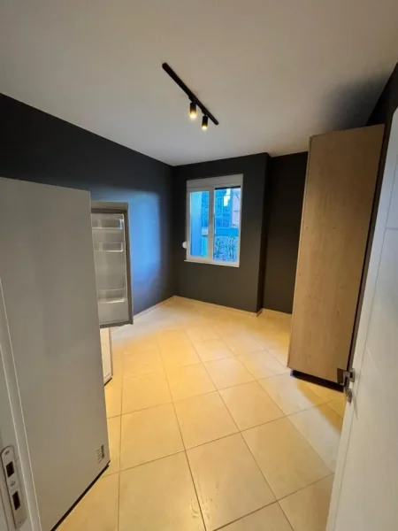 Tirane, jap me qera zyre Kati 3, 100 m² 850 € (Qender, prane Toptanit)