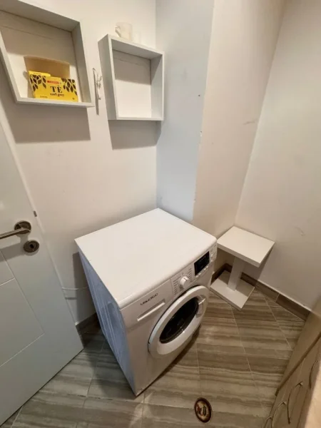 Tirane, jap me qera zyre Kati 3, 100 m² 850 € (Qender, prane Toptanit)