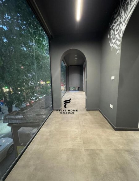 Tirane, jepet me qera ambjent biznesi Kati 0, 100 m² 2.200 € (BLLOK)