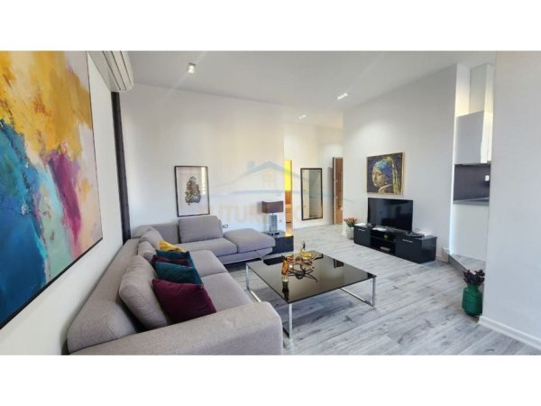 Tirane, jepet me qera apartament 2+1+Ballkon Kati 9, 80 m² 900 € (RRUGA E KAVAJES)