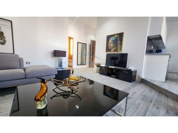 Tirane, jepet me qera apartament 2+1+Ballkon Kati 9, 80 m² 900 € (RRUGA E KAVAJES)