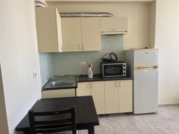 Tirane, jepet me qera garsonier 1+1 Kati 6, 40 m² 220 € (LONI liGORI)