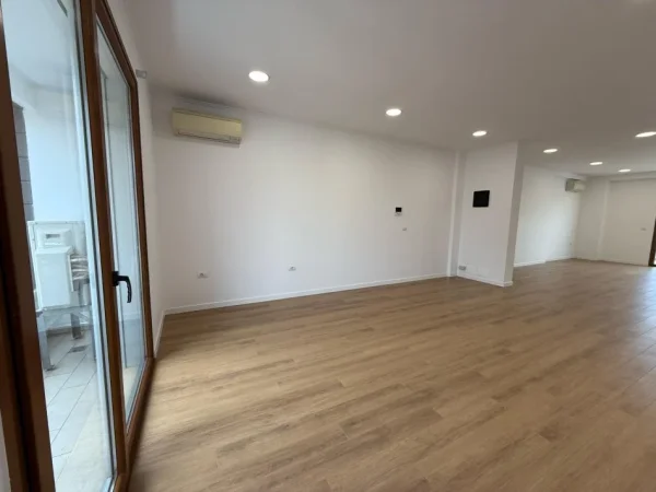 Tirane, jepet me qera ambjent biznesi , 180 m² 250.000 € (delijorgji)