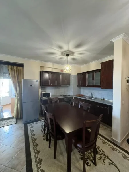 Tirane, jepet me qera apartament 3+1+Aneks+Ballkon Kati 3, 119 m² 400 € (fresk)